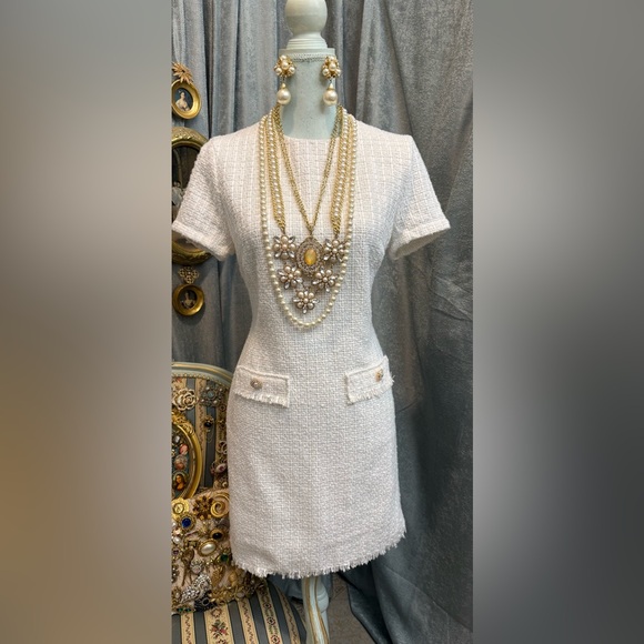 Elegant Gold and Pearl Floral Necklace Set - Picture 4 of 13